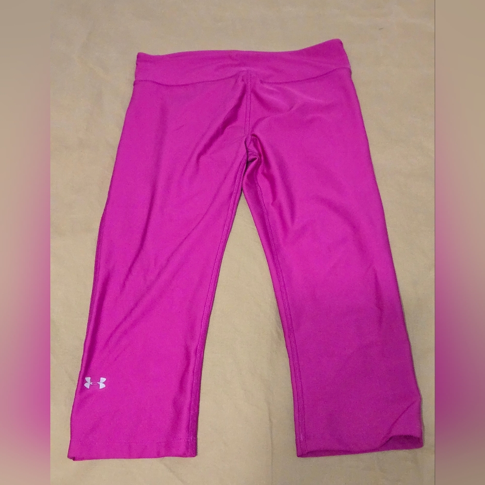 UNDER ARMOUR Womens Size Medium Heat Gear Compression Capri Leggings Dark Fuscia